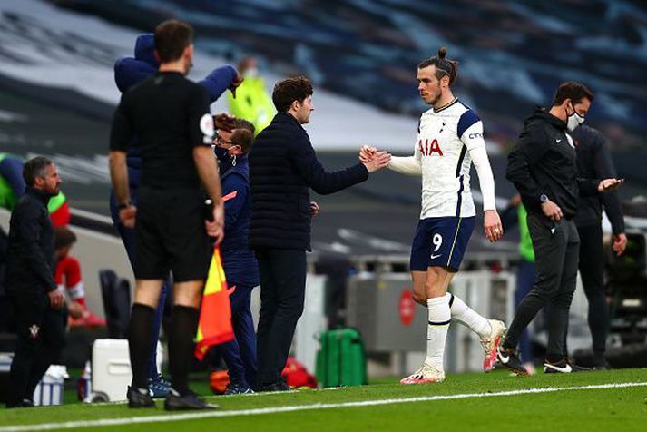 Gareth Bale skoraði fyrra mark Tottenham. Hér sést hann ásamt Ryan Mason, tímabundnum stjóra Tottenham.