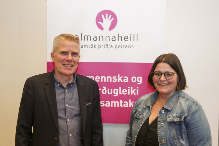 Tómas Torfason, fráfarandi formaður Almannaheilla og Hildur Tryggvadóttir Flóvens, nýr formaður samtakanna.