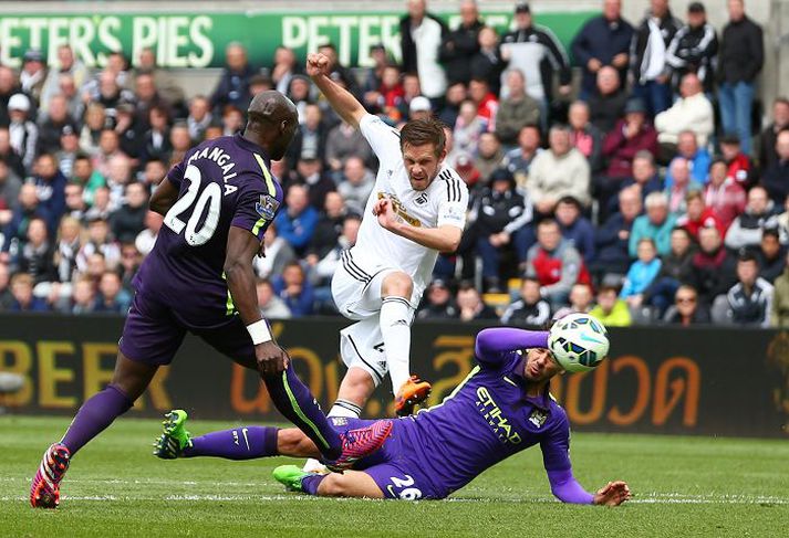Gylfi Þór Sigurðsson skoraði flott mark á móti Cty.