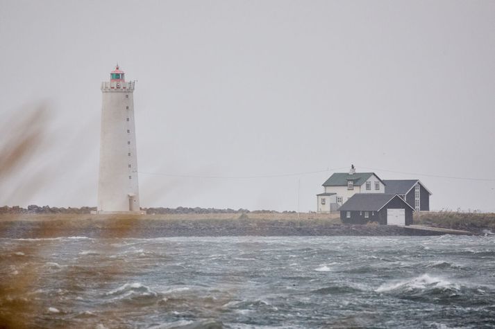 Hiti á landinu verður á bilinu tvö til sjö stig frost að fimm stigum inn til landsins norðan heiða.