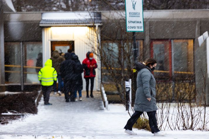 Um 35 þúsund manns hafa nú greinst með kórónuveiruna hér á landi frá upphafi faraldursins.