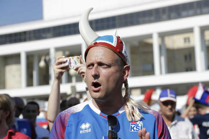 Sungið dátt.