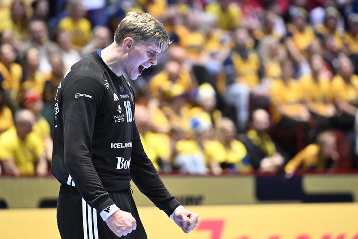 Viktor Gísli Hallgrímsson fagnaði sigri í kvöld.