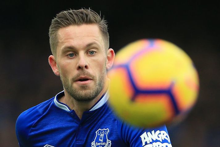 Gylfi Þór Sigurðsson í leik með Everton á móti Bournemouth á Goodison Park. Framtíð hans hjá félaginu er í uppnámi samkvæmt fréttum frá Liverpool.