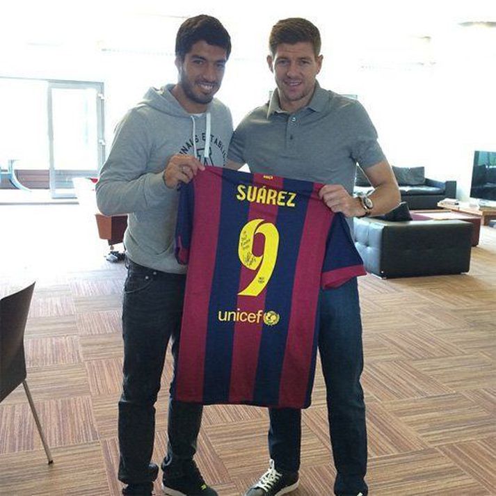 Gerrard fékk Barcelona-treyju.