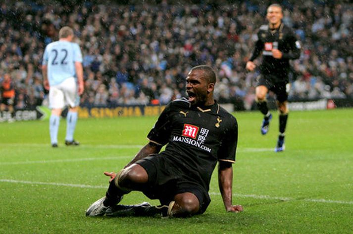 Darren Bent fagnar öðru marka sinna í dag.