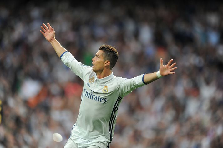 Ronaldo fagnar fyrsta marki sínu í kvöld.