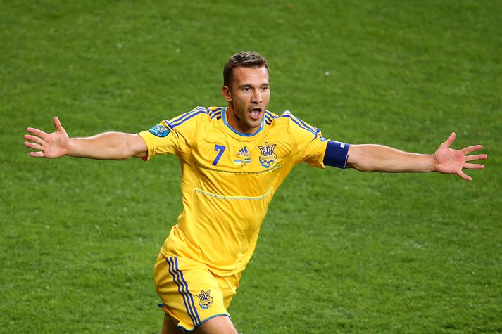 Andriy Shevchenko fagnar einu 48 marka sinna fyrir úkraínska landsliðið.