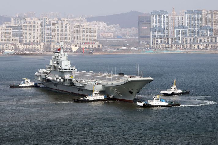 Flugmóðurskipið Liaoning kom úr slipp í fyrra eftir viðgerðir sem tóku um það bil ár.