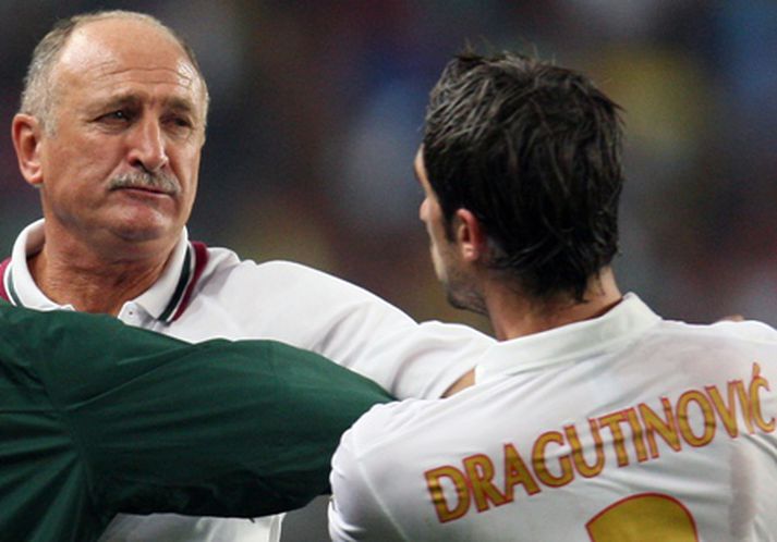 Scolari fékk bann fyrir að slá til leikmanns serbneska landsliðsins.
