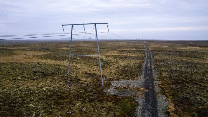 Framkvæmdir við Suðurnesjalína 2 hafa verið í startholunum en eitt framkvæmdaleyfi skortir.