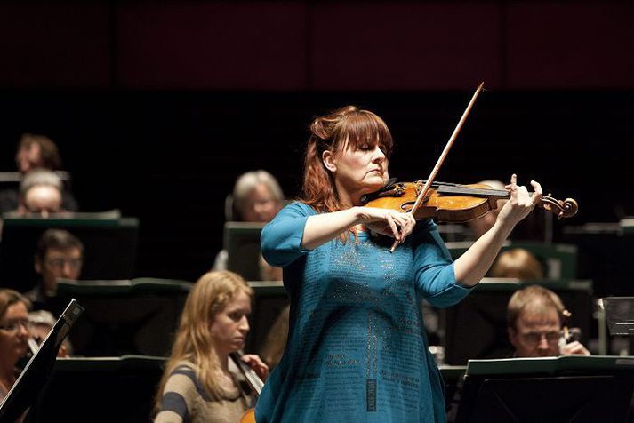 Sigrún Eðvaldsdóttir er fiðluleikari á heimsmælikvarða og konsertmeistari Sinfóníuhljómsveitar Íslands.