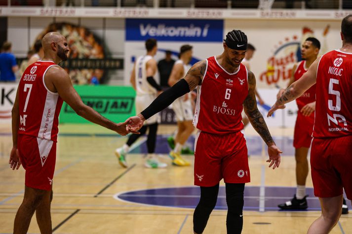 Kristófer Acox og Frank Aron Booker eru í stóru hlutverkum hjá Valsmenn og leiðtogar liðsins.