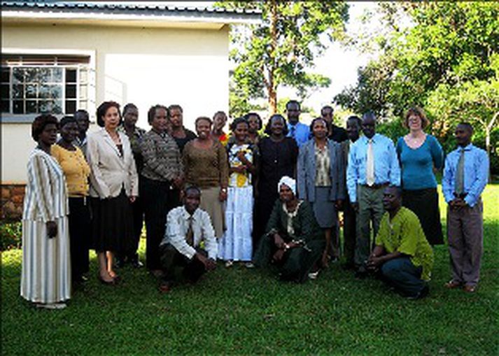 Frá útskrift nemenda af fyrsta námskeiðinu .