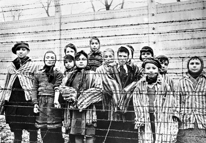 Börn í fangabúðunum í Auschwitz.