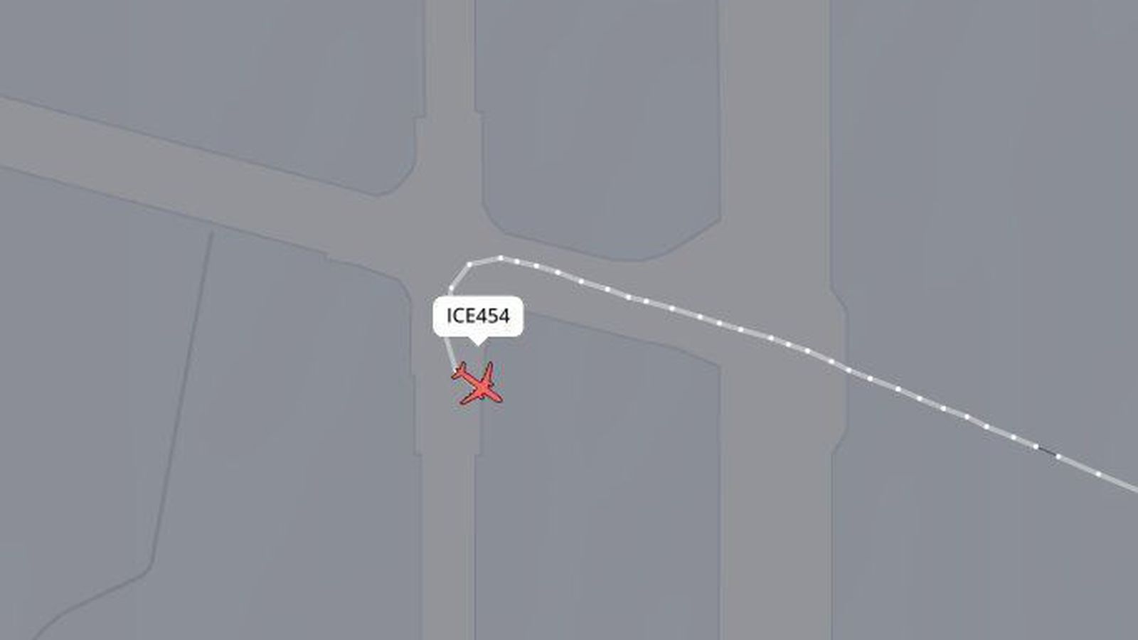 Flug­vél fór út af og öllum brautum lokað