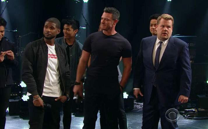 Usher, Luke Evans og James Corden. Á bakvið þá eru meðlimir Filharmonics.