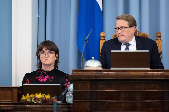 Ragna Árnadóttir, skrifstofustjóri Alþingis, og Birgir Ármannsson, forseti Alþingis, eiga sæti í dómnefnd.