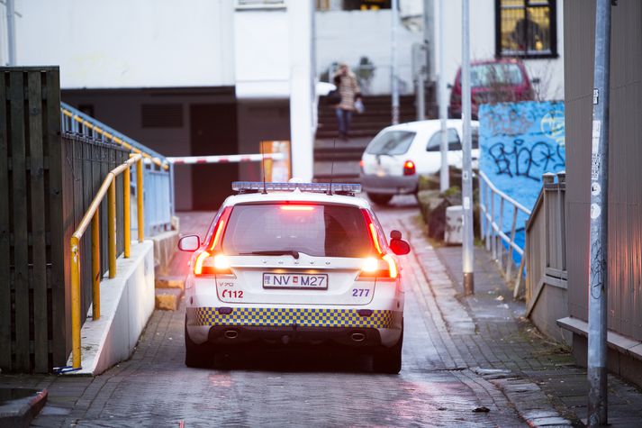 Málin, sem eru óskyld, teljast öll upplýst, en fimm mannanna sem komu við sögu í þeim eru um þrítugt. Sjötti maðurinn sem var handtekinn i þessum aðgerðum er á sextugsaldri.