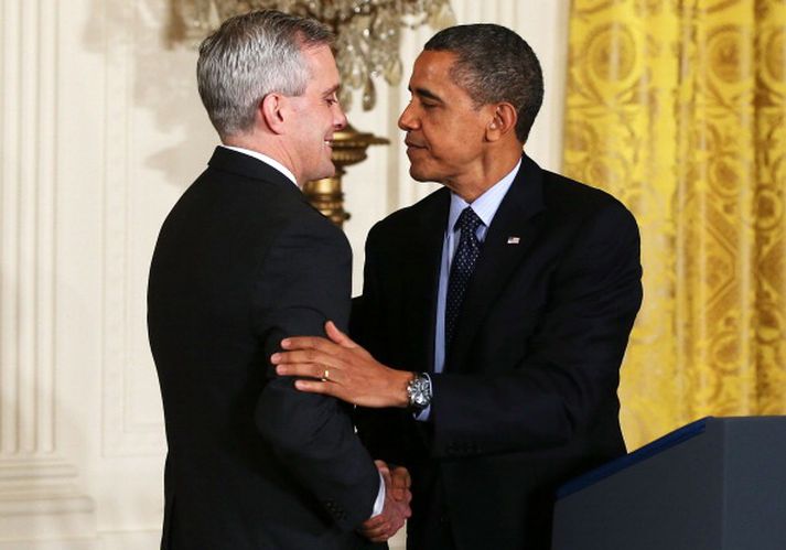 Barack Obama, forseti Bandaríkjanna, fagnar nýjum starfsmannastjóra, Denis McDonough.