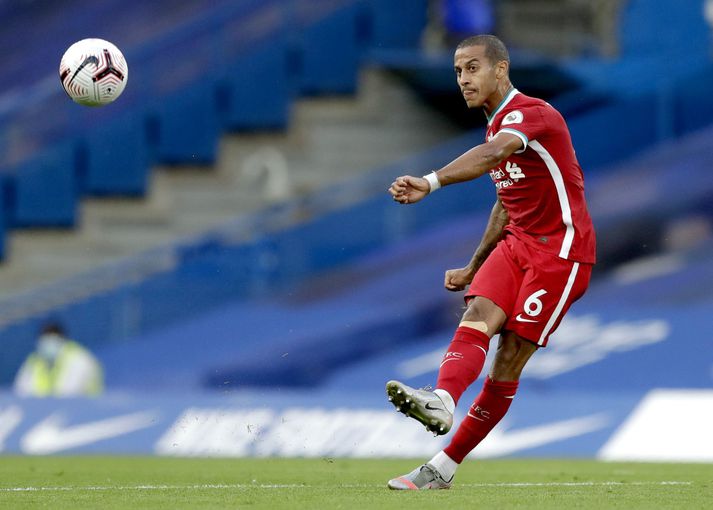 Thiago Alcantara þreytti frumraun sína með Liverpool gegn Chelsea í gær.