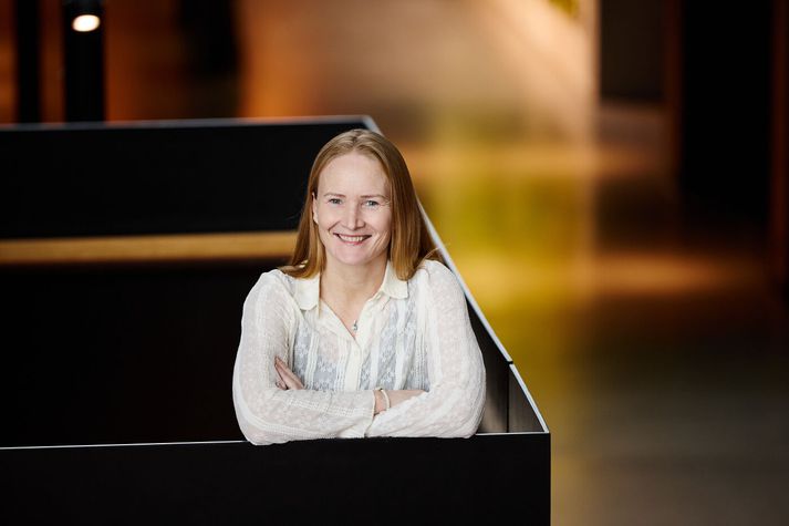 Erla Símonardóttir, stofnandi og framkvæmdsatjóri Bella Books, hefur starfað við fjármál og bókhald í yfir tuttugu ár. Lengi vel beið hún sjálf eftir þeim lausnum sem gervigreindin Bella sér nú um í bókhaldi fyrirtækja sem nota DK bókhaldskerfið.