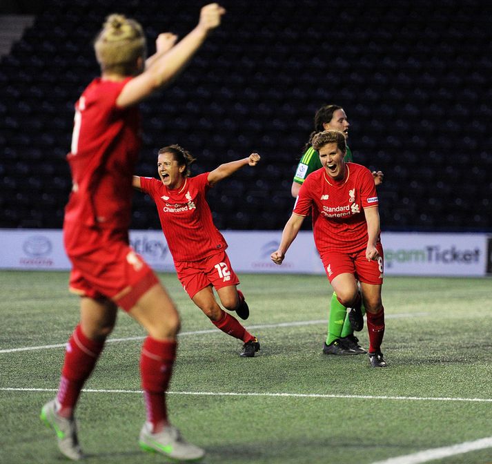 Katrín Ómarsdóttir og Becky Easton fagna marki með Liverpool en þær eru báða komnar til Doncaster Rovers.