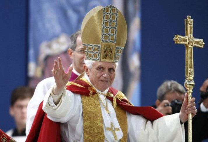 Benedikt XVI páfi hitti þolendur kynferðisofbeldis.