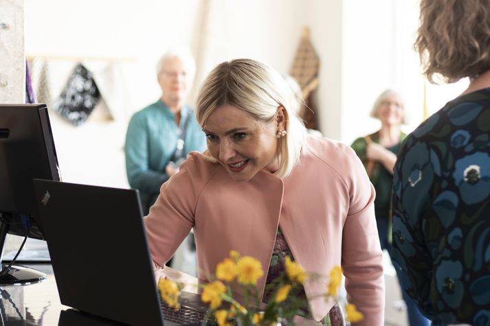 Lilja Dögg Alfreðsdóttir Mennta- og menningarmálaráðherra opnar hér gagnagrunninn í vefnaði