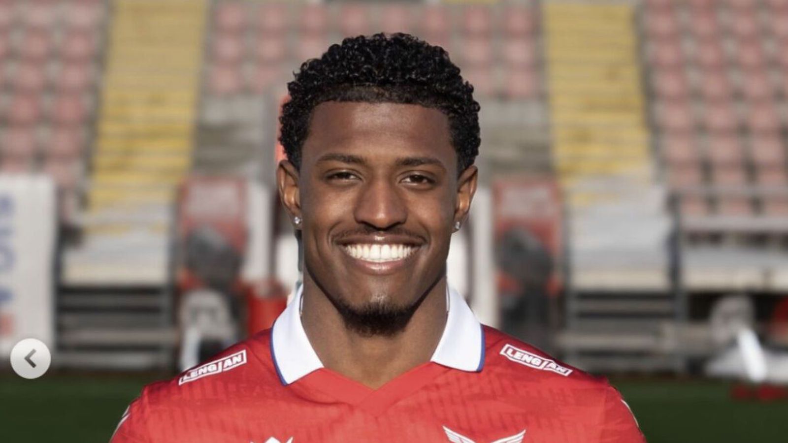 Hollenskur varnar­maður gengur í raðir Vals