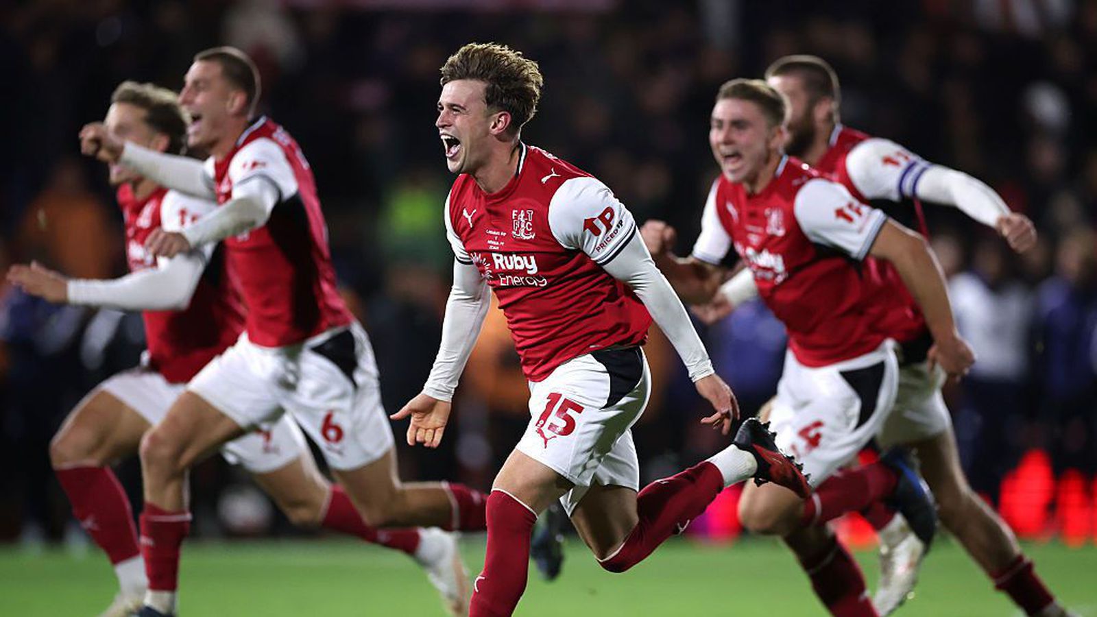Sjáðu Fleetwood slá út Arsenal og Dowman sjá rautt
