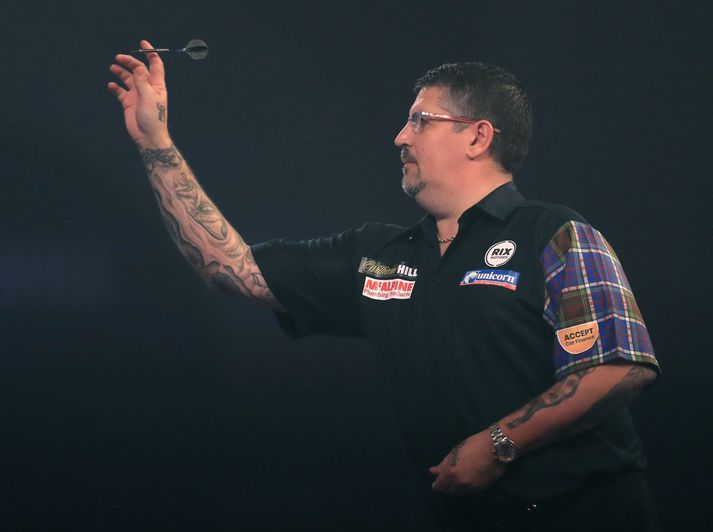 Gary Anderson er kominn í átta manna úrslit.