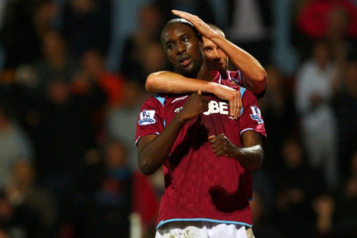 Carlton Cole í leik með West Ham.