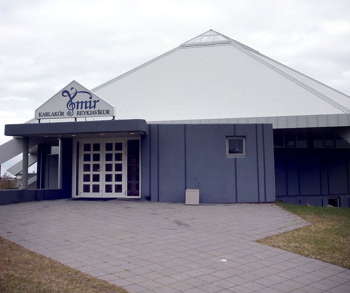 Deilur hafa lengi staðið yfir milli Stofnunar múslima á Íslandi sem eiga Ýmishúsið og annarra trúfélaga múslima á Íslandi.