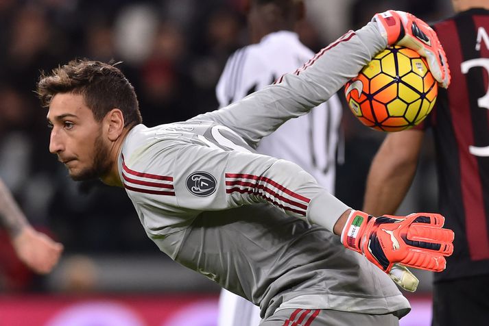 Gianlugi Donnarumma er 16 ára aðalmarkvörður AC Milan.