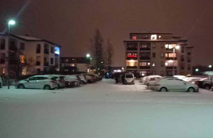 Frá aðgerðum lögreglu í Vallarási í gærkvöldi.