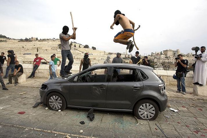 Óeirðir hófust eftir að Palestínumaður lést af skotsárum.nordicphotos/AFP