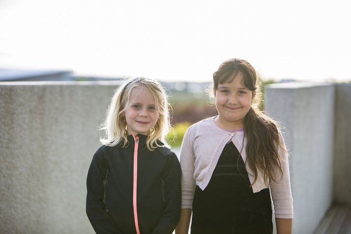 Lilja og Sara ætla kannski að halda tónleika saman þegar þær eru orðnar unglingar en fyrst ætla þær að safna sér fyrir hljóðfærum.  