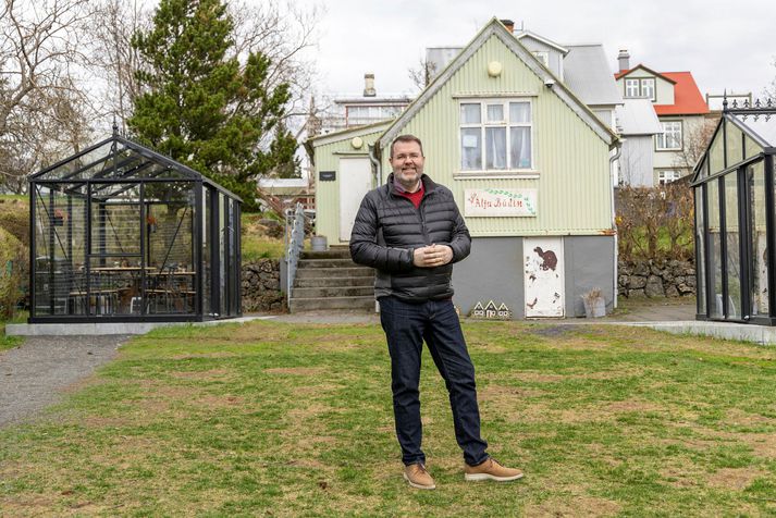 Jóhannes Skúlason framkvæmdastjóri Samtaka ferðaþjónustunnar og Eurovisjón áhugamaður segir að eitt sinn hafi hann einna helst séð fyrir sér að líkjast Páli Óskari en það hafi ekki verið vegna neinna líkinda heldur frekar að hann hafi viljað pallíetturnar hans Palla og að vera jafn gordjöss hann. Í dag segir hann raunhæfara að líkja sér við hinn sænska ballöðubolta Engelbert Humperdinck.