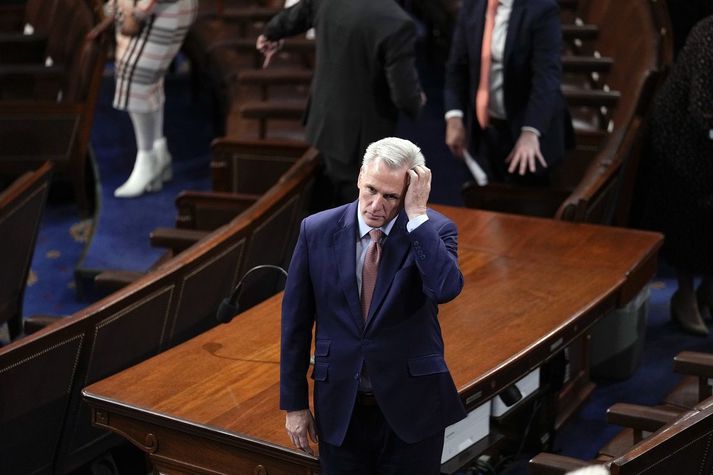 Kevin McCarthy þykir í erfiðri stöðu en hann hefur lagt mikið púður í það að verða forseti fulltrúadeildar Bandaríkjaþings. Útlit er fyrir að honum muni mistakast það aftur.