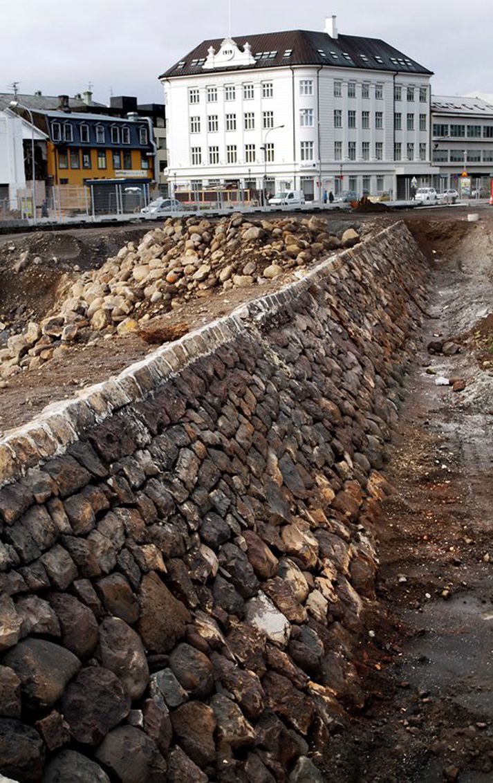 Garðurinn var reistur í tengslum við hafnargerð í Reykjavík á árunum 1913 til 1917.