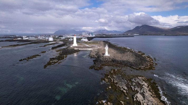 Frá Akranesi. Gamli Akranesvitinn er frá árinu 1918. Sá nýi var byggður á árunum 1943 til 1944 en tekinn í notkun árið 1947.