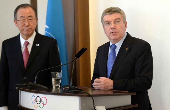 Ban Ki-Moon ásamt Thomas Bach, forseta Alþjóða Ólympíunefndarinnar í Sochi.
