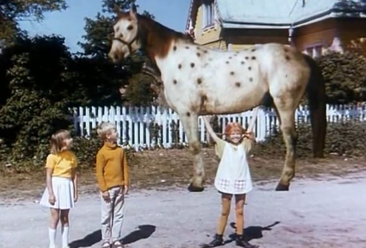 Þættirnir um Sigurlínu Rúllugardínu Nýlendínu Krúsimundu Eiríksdóttur Langsokk, voru fyrst sýndir árið 1969.