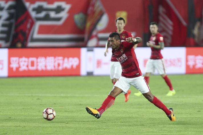 Paulinho í leik með Guangzhou Evergrande