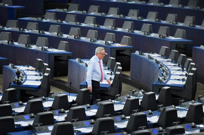 Jean-Claude Juncker í fámennum þingsal Evrópuþingsins fyrr í dag.