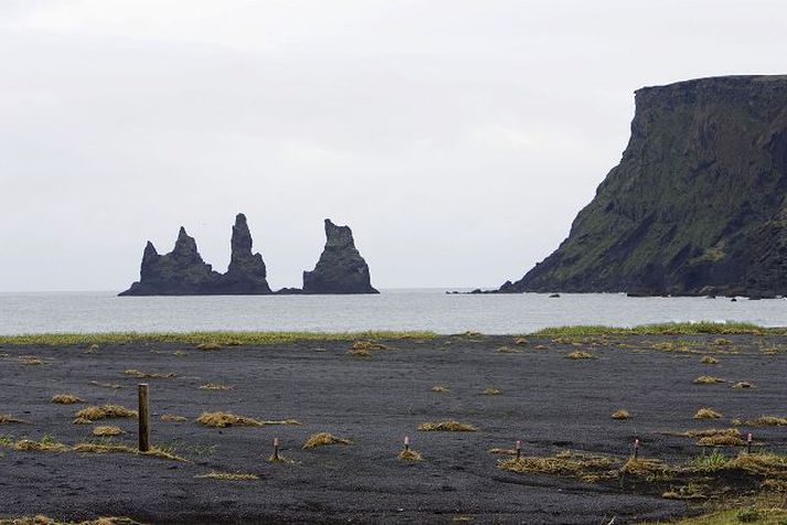 Við Vík Óttast er að mannvirki fyrir hundruð milljóna skemmist ef ekki verður hið fyrsta byggður nýr sjóvarnargarður við Vík.fréttablaðið/vilhelm