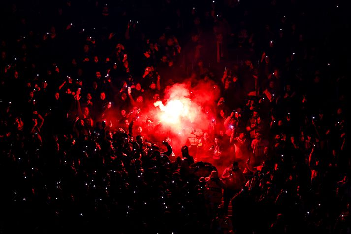 Stuðningsmenn Galatasaray eru líflegir. Kveikja jafnan á blysum og sprengja flugelda í kringum leiki síns liðs.