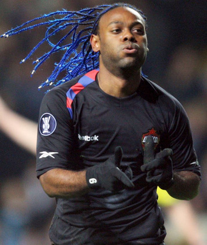 Vagner Love fagnar marki sínu í kvöld.