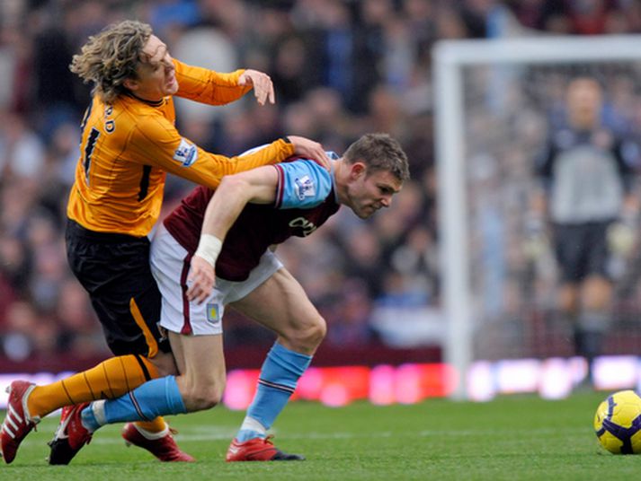 James Milner í baráttu við Jimmy Bullard í Hull-leiknum í gær.